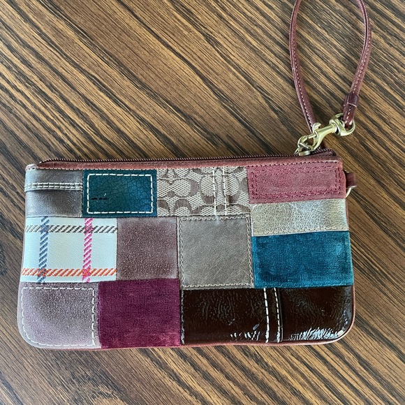 Pre-owned Coach Multi-pattern wristlet. - Picture 4 of 7